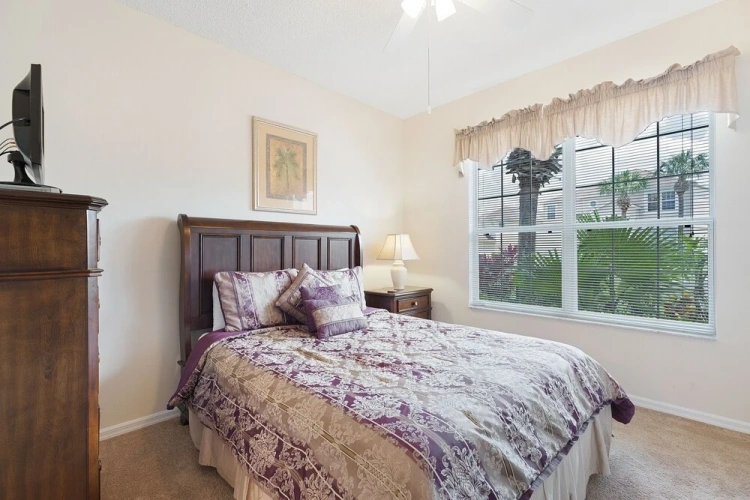 4 Bedrooms House