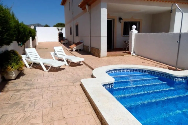 4 Bedrooms Cottage