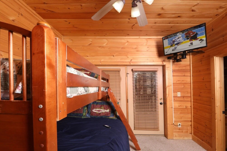 Mountain Sunrise - Five Bedroom Cabin