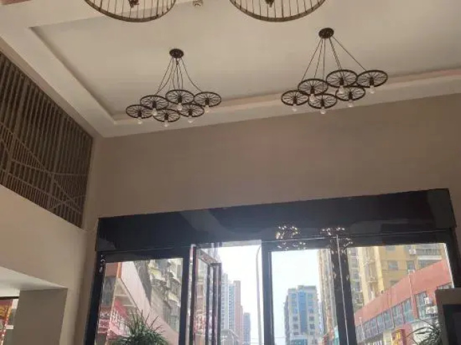 Pinle Hotel (Wuhan Jiangxia Century Plaza store)