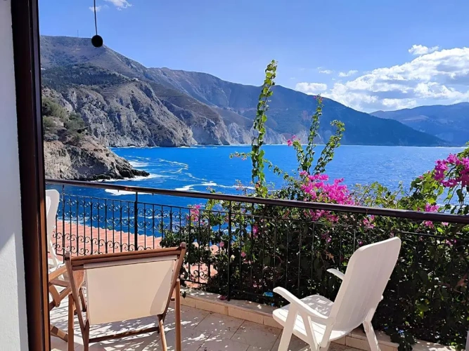 Apartment with sea view
