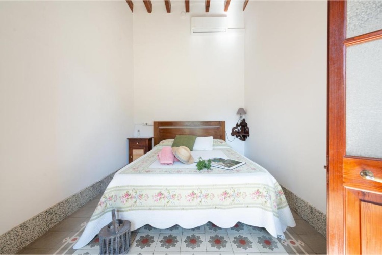 4 Bedrooms Cottage
