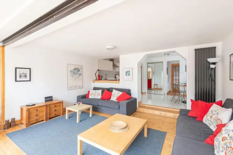 4guests-2br-privategarden-freeparking