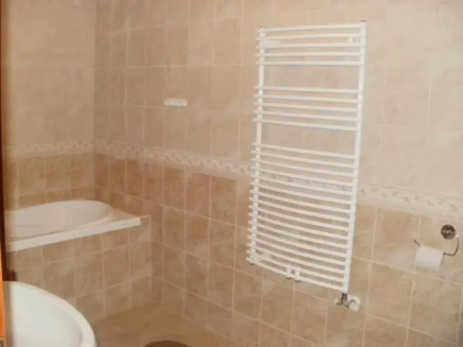 3 Bedrooms Apartment