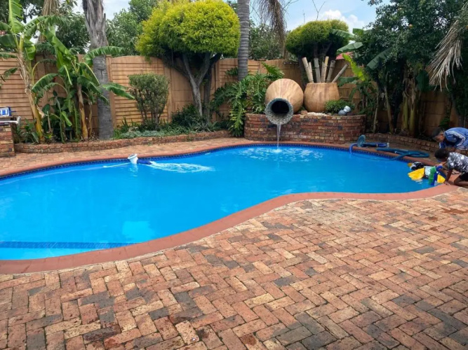 Private 3 bedroom 3kms away from Emerald Casino