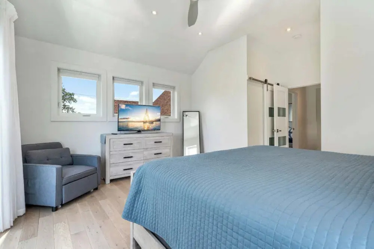 Latitude Adjustment Walk to Beach & Dining!