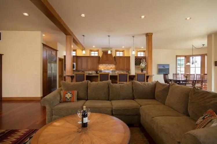 Drake Park 3 Bedroom Home by RedAwning