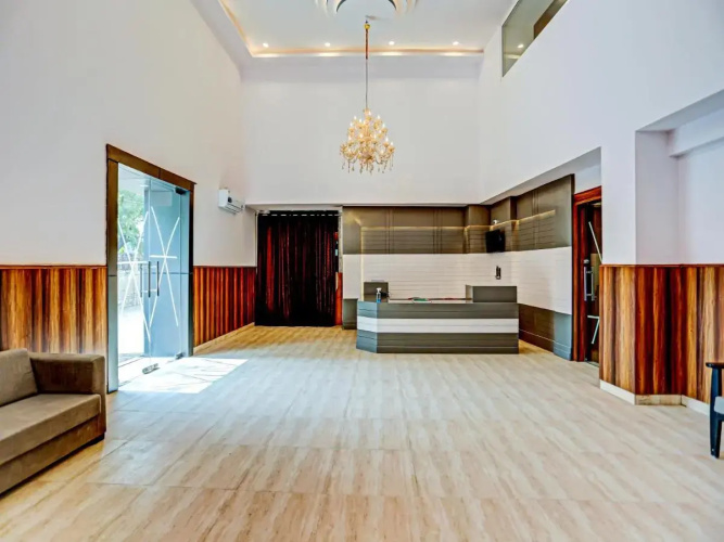 Hotel Noida Grand