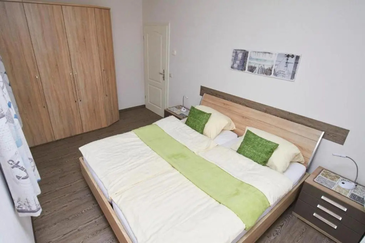 Neue Reihe 43 Villa Regulus EG