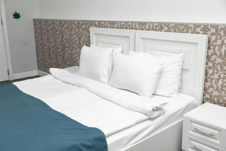 Classic Triple room with city view