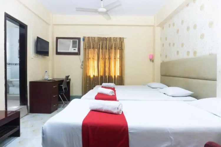 Standard Triple room