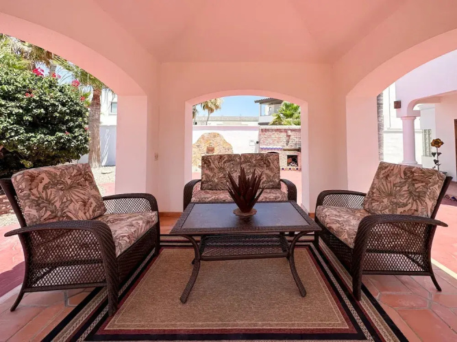 Your Beachfront Escape Close to Everything