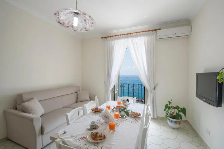 Amalfi Moon
