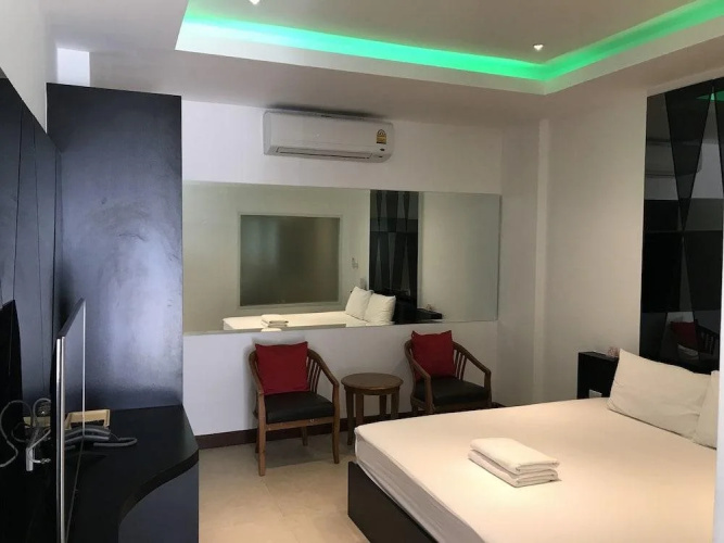 Picasso Hotel 24 Inn