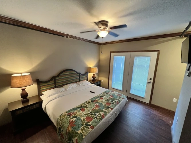 1 Bedroom Economy Single room with harbour view
