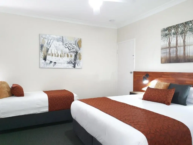 Standard Triple room