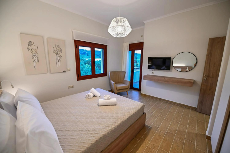 Ianthe Apartment