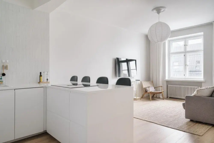 Modern Top-Floor Apt. in Helsinki