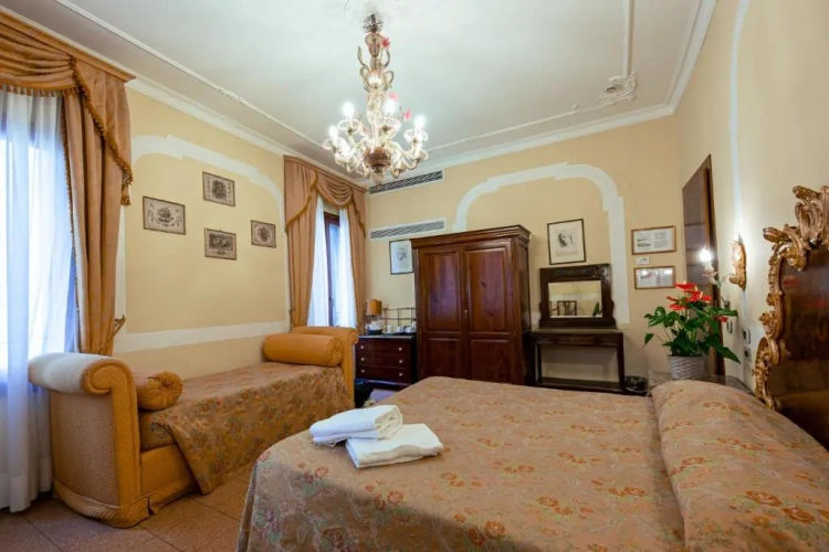 Classic Triple room