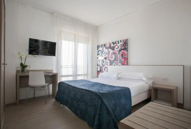 Standard Double room with partial sea view