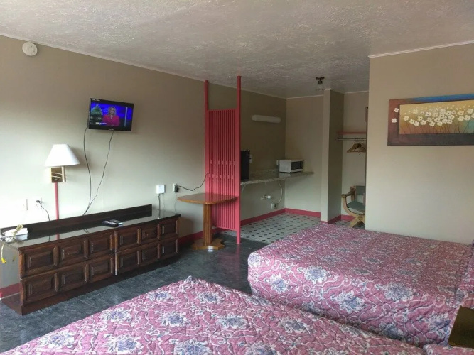 Longview Inn