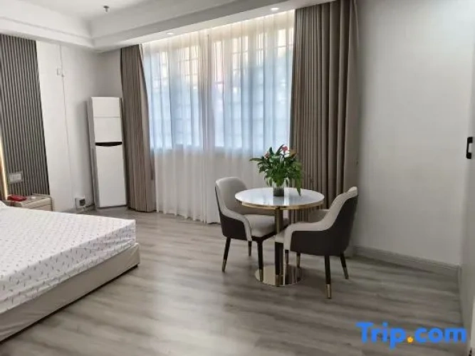 1 Bedroom Deluxe Double Suite with city view