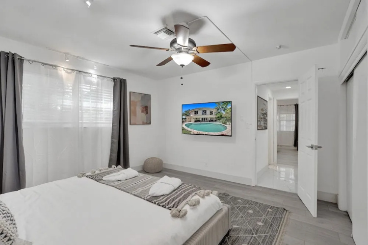 Waterfront 7BR Villa with Heated Pool