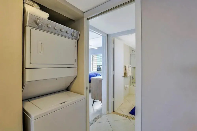 Inviting Beachfront Condo With Pool, spa and Views