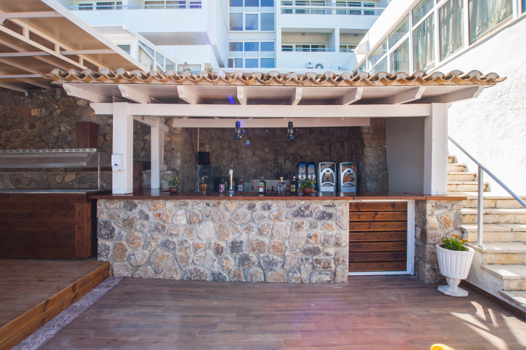 Alexandros Hotel