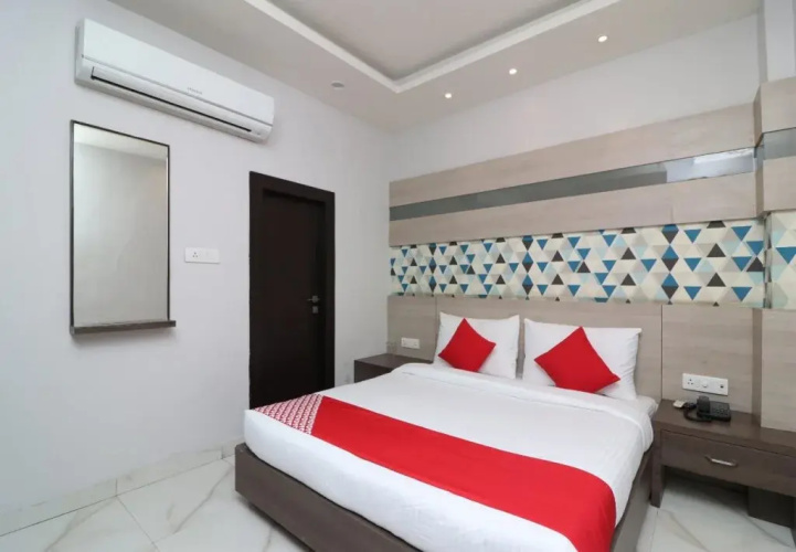 OYO 7044 Hotel Megha