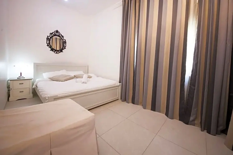 2 Bedrooms Triple Apartment