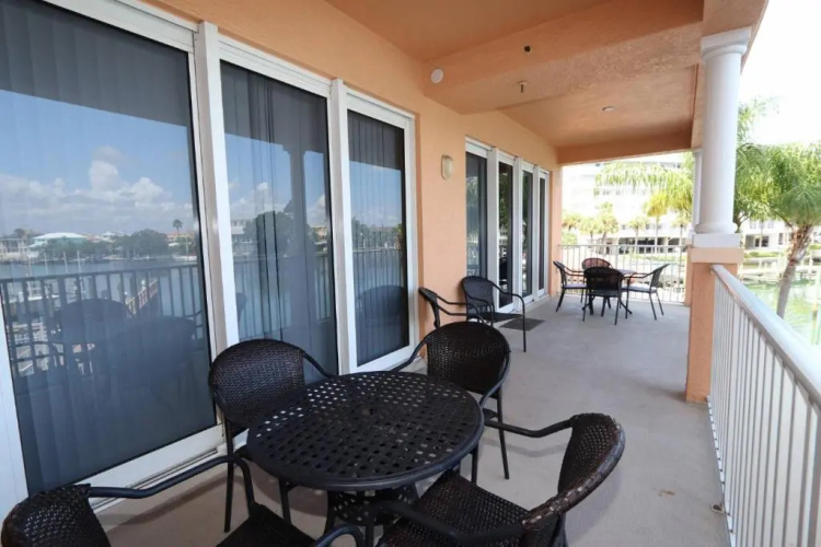 200 Harborview Grande