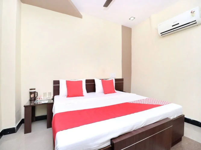 OYO 14860 Hotel Silver Star