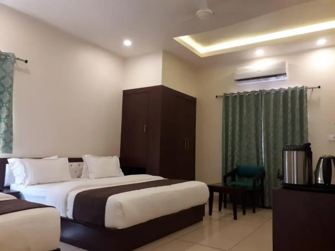 Hotel Paradise Inn
