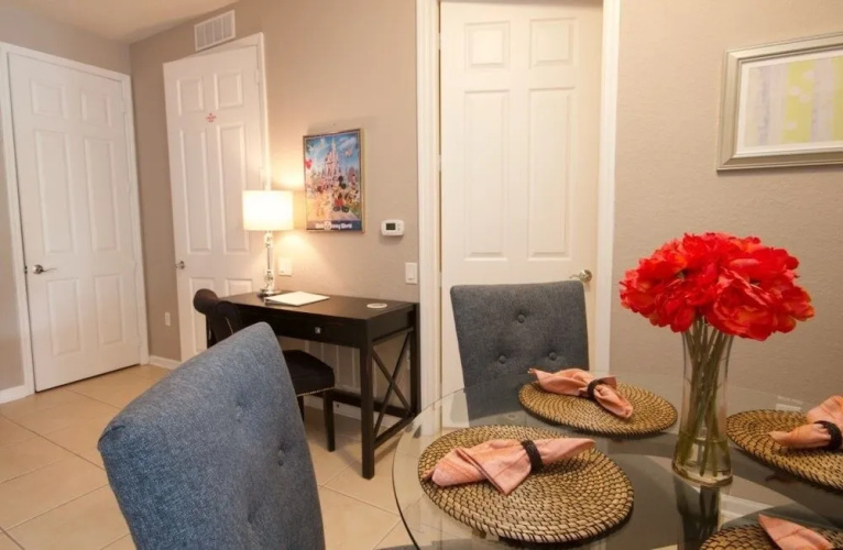 Lake View Joy 2 Bedroom Condo