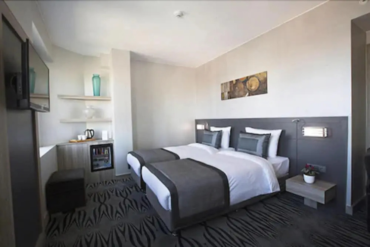 Akoni Hotel