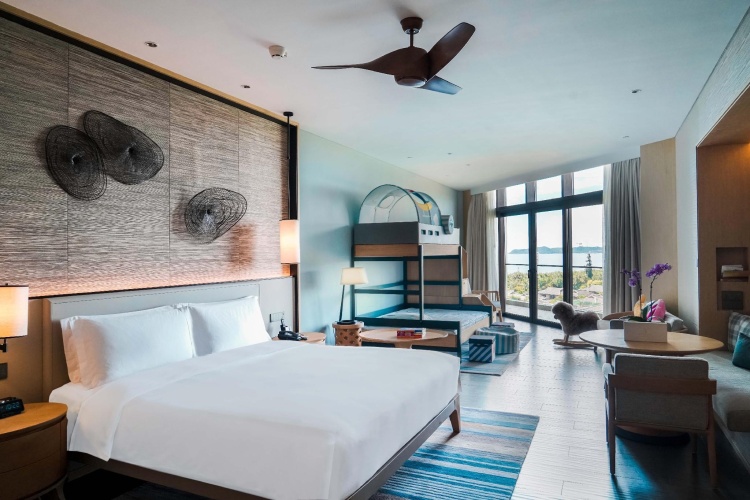 Standard Quadruple room with balcony and with ocean view