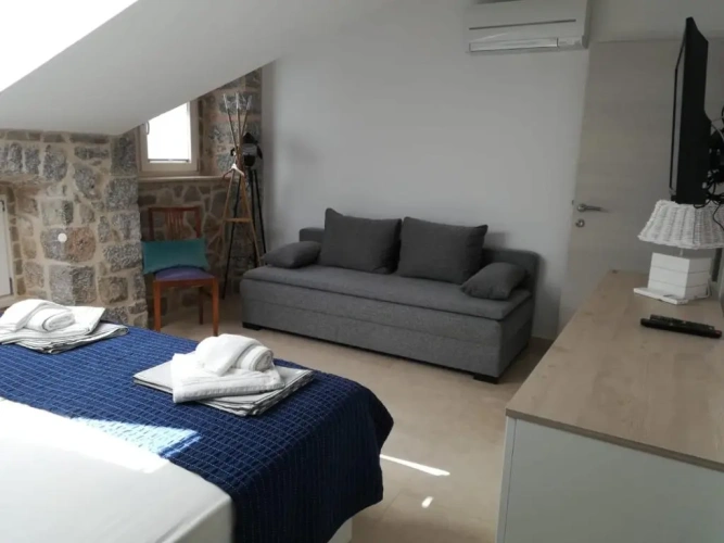 Standard Triple room with sea view