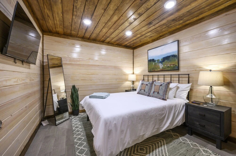Hillside Pines by Boutiq