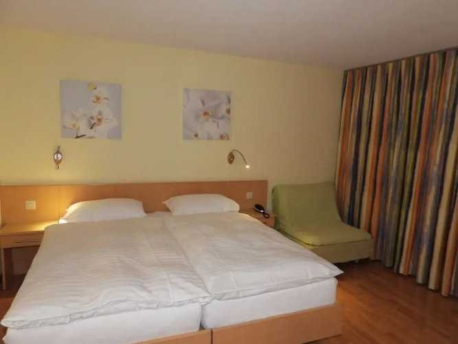 Standard Twin room with balcony