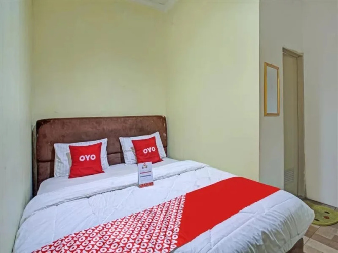OYO 3883 The Red