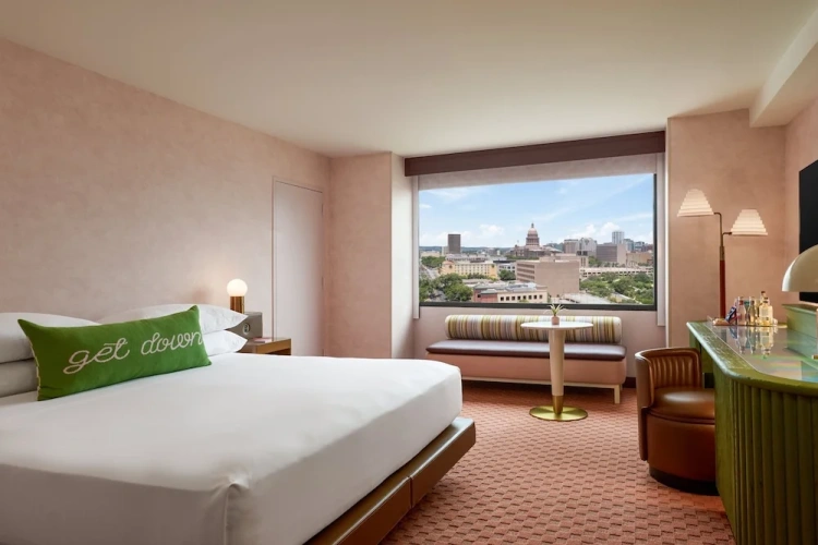 Standard Double room with city view