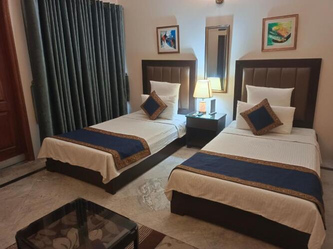 Hotel Gulberg Grand Over view
