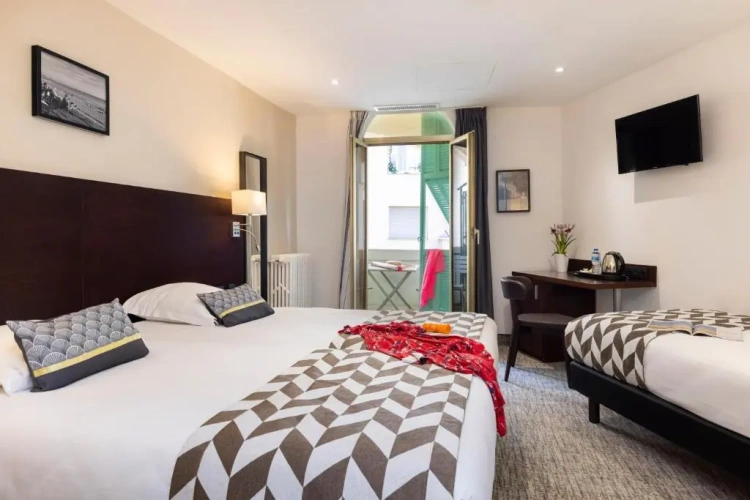 Triple room