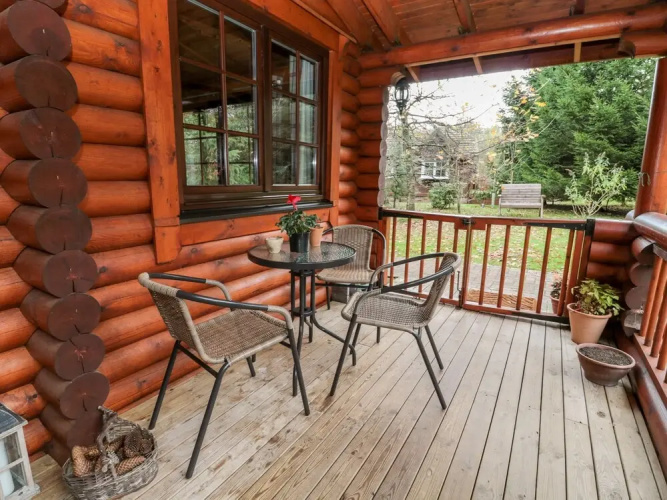 23 Lakeside Drive
