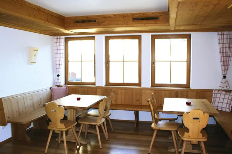 Chalet in Fiss With Panoramic Mountain Views