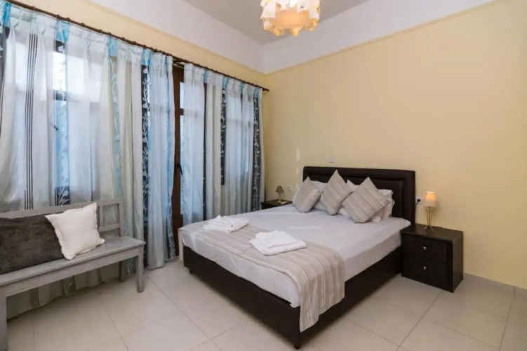 George s Poet Maisonette
