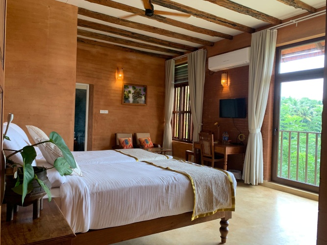 Standard room with mountain view