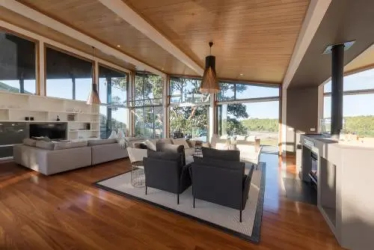 Otaha Beachfront Lodge