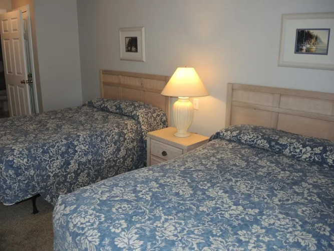 1005m 1 Bedroom Condo by RedAwning